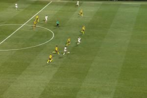 逃过一劫！蒙特雷再入一球被吹越位，多特仍2-1领先！
